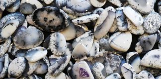 Merlinit (Merlinite) Merlinit (Merlinite)